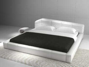 J&M Furniture White Dream Queen Size Bed 17835-Q